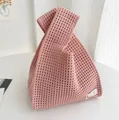 Sac à main en tricot rose minimaliste avec design au crochet élégant pour l'été - 20x38cm / Rose Ajouré