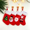 Lot de 4 chaussettes de Noël rouges avec appliques mignonnes de Père Noël et bonhomme - Style Bord Blanc (Motif Aléatoire)