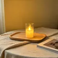 Warme LED-Elektronikkerze im Glas auf Holztablett für stimmungsvolle Deko - 5.5*10cm摇摆头