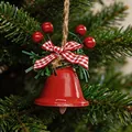 Ornement de cloche rouge de Noël avec un nœud à carreaux et des baies décoratives - Cloche Ouverte Rouge