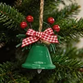 Clochette de Noël verte artisanale avec nœud à carreaux rouge et baies décoratives - Cloche Ouverte Verte