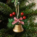 Cloche de Noël dorée à suspendre avec baies rouges et nœud papillon à carreaux - Cloche Ouverte Dorée