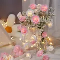 Romantische LED-Rosen-Lichterkette in Pink und Weiß für die Innenraumdekoration - USB-Betriebene Version / Weiß + Rosa