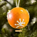 Decorazione natalizia a forma di arancia con fiocchi di neve bianchi e glassa dolce - Ciondolo Omino di Pan di Zenzero (Stile B Piccolo)