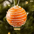 Pallina di Natale arancione festiva con strisce bianche e perline colorate, 8cm di diametro - Omino di Pan di Zenzero Stile L (XM0240S)