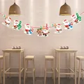 Banderole de Noël en papier avec Père Noël et renne suspendue dans un décor de café - Style Créatif Z-10