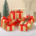 Disposición detallada de cajas de regalo de Navidad doradas con lazos rojos y piñas. - Estilo Decorado / Juego de 7 Figuras / Dorado