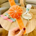 Weiches Plüsch-Slap-Armband mit Orangenmotiv als niedliches Weihnachtsgeschenk für Kinder - Orange