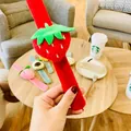 Niedliches rotes Erdbeer-Plüsch-Klapparmband für Kinder, weiches Cartoon-Geschenk - Erdbeere