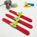 Weihnachts-Plüsch-Klapparmband mit süßer grüner Baumdekoration - Punkt Weihnachtsbaum