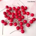 Set of 1.5cm glossy artificial red berries with brown wire stems for Christmas decor - Berries / 200 Pieces/Pack (1.5cm) / Red