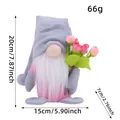Gnomo di peluche fatto a mano con tulipani, cappello grigio e corpo rosa per festa della mamma - Grigio