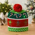 Festliche Weihnachts-Strickmütze mit LED, Lebkuchenmann- und Zuckerstangen-Motiven. - Lebkuchenmann gepunktet