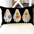 Detailansicht des Halloween Kissenbezugs mit drei süßen illustrierten Geistern auf Schwarz - Schwarz Aquarell Drei Geister (YZT-19) / 30cm*50cm