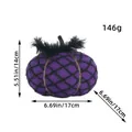 Handgefertigte lila gestrickte Halloween-Kürbisdekoration mit schwarzer Feder - Feder Dekoration / Lila Kürbis (AA3-17)