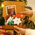 Kerst geurkaars geschenkdoos met boom en sneeuwvlok vormen in kraft verpakking - Geschenkdoos A (Kerstboom en Sneeuwvlok) / 13x10.5x4cm / Groen en Wit