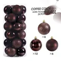 Detalle de tres texturas de bolas de Navidad marrón 6cm: mate, brillante y purpurina - Juego de 24 / Café / 4cm