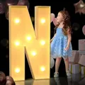 Grande lettera N luminosa a LED con modella bambina per decorazione festa di compleanno - N (Senza Luce) / 70cm