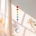 Gros plan d'un attrape-soleil en cristal avec perles arc-en-ciel et médaillon gravé - Amour Jusqu'à la Lune (I Love You) / Diamètre de Boule 40mm / Boule de Cristal Transparente