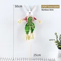 Épouvantail lapin de Pâques décoratif en tenue à carreaux verts sur tige bambou 50cm - Style sur Tige (CH397) / 50cm / Vert