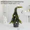 Petit sapin de Noël argenté tordu, arbre artificiel en PE de 25 cm avec boules argentées. - Style Créatif à Col Tordu (88XS258) / Petit (25cm) / Style Argent