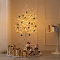 1,5m witte verlichte kerstboom set met blauwe en gouden ballen en schattige sneeuwpoppen - Lange Witte Lichtboom Met Beren Set A