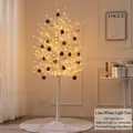 1,5 m witte LED-kerstboom met 36 bruingouden ballen en een pluchen boomrok van 78 cm - Lange Witte Lichtboom Met Koffie Goud Bal