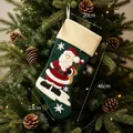 Dunkelgrüner Weihnachtsstrumpf mit Weihnachtsmann-Stickerei und den genauen Maßen. - Dunkelgrüner Weihnachtsmann (02)