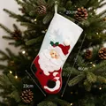 Festlicher großer Weihnachtssocken mit 3D-Weihnachtsmann-Stickerei am Baum. - Roter Weihnachtsmann (04)