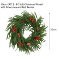 Exquisiter 50cm Weihnachtskranz mit PE-Kiefernnadeln roten Beeren und natürlichen Zapfen - PE Weichkleber Kranz mit Zapfen und Beeren / Durchmesser 50cm (40T)