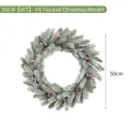 50cm beschneiter PE-Weihnachtskranz mit natürlichen Zapfen und roten Beeren für die Deko - Verschneiter PE Kranz / Durchmesser 50cm (90T)