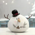 Schattige pluche sneeuwpop kerstfiguur met hoge hoed en takarmen, maat 27x26cm. - Hoge Hoed Ronde Sneeuwpop (Y16516) / 27x26cm