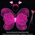 Rosenrotes Diamant-Schmetterlingsflügel-Set mit Stirnband und Zauberstab für Mädchen - Dreiteiliges Set (Inklusive Flügel + Stirnband + Zauberstab) / Doppelschichtig mit Diamanten / Fuchsia