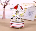 Exquisite wind-up carousel music box featuring a red and white dome and gold hearts - Red and White Style (4#) / Height 18cm Diameter 11cm