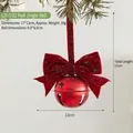 Rode metalen kerstbel versiering met een fluwelen strik aan een tak - Ronde Holle Bel (LD-032) / Rood