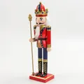 Dettaglio di uno schiaccianoci tradizionale in legno da 30 cm in uniforme rossa e blu. - Re Con Scettro (SB58532) / Rosso