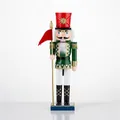 Schiaccianoci soldato in legno classico da 38 cm con una bandiera rossa per Natale - Verde (Stile Bandiera)