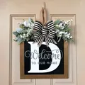 Targa per porta personalizzata in legno con lettera D, fiocco e ghirlanda di fiori - 30*30cm / Lettera D