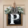 Appendiporta in legno personalizzato con lettera P, verde artificiale e fiocco - 30*30cm / Lettera P