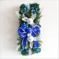 Blauwe en zilveren kerstdeurkrans met glinsterende strik en dennentakken voor decor - Dubbele Bal Trap Guirlande / Blauw (Dubbele Bal Trap Hanger)