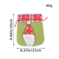 Groene kerstcadeauzak met trekkoord, kabouterontwerp en duidelijke afmetingen aangegeven - Kabouter Stijl (P2-19) / 21x25cm / Groen