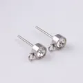 Primer plano de pendientes de acero inoxidable con pedrería y bucles para piezas DIY - 5mm (1 Par) / Color acero