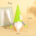 Schattige handgemaakte lente kabouter knuffel met groene hoed en witte margriet - Groene Hoed Mannelijk Model (C2-20) / 1 Stuk