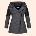 Cappotto di lana grigio da donna con cappuccio, cerniera asimmetrica e maniche trapuntate - 3XL / Top / Grigio scuro