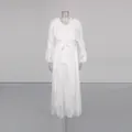 Robe longue blanche mercerisée élégante avec volants plissés et ceinture - M / Robes / Blanc