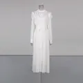 Vue détaillée de face d'une robe plissée blanche vintage élégante avec dentelle - S / Robes / Blanc