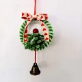 Decorazione natalizia fatta a mano con ghirlanda in ciniglia verde, fiocco e campanellino - Stile Anello Verde Puro (Modello Sospensione Porta Finito 2)