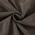 Macroweergave van de zachte textuur en plooien van hoogwaardige donkergrijze suèdestof - S / Tops / Grijs
