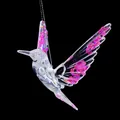 Detail des transparenten Kolibri-Anhängers aus Acryl mit rosa Pailletten - Rosaroter Pailletten Vogel