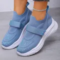 Stijlvolle blauwe ademende strass sneakers met dikke plateauzool en klittenbandsluiting - Hemelsblauw